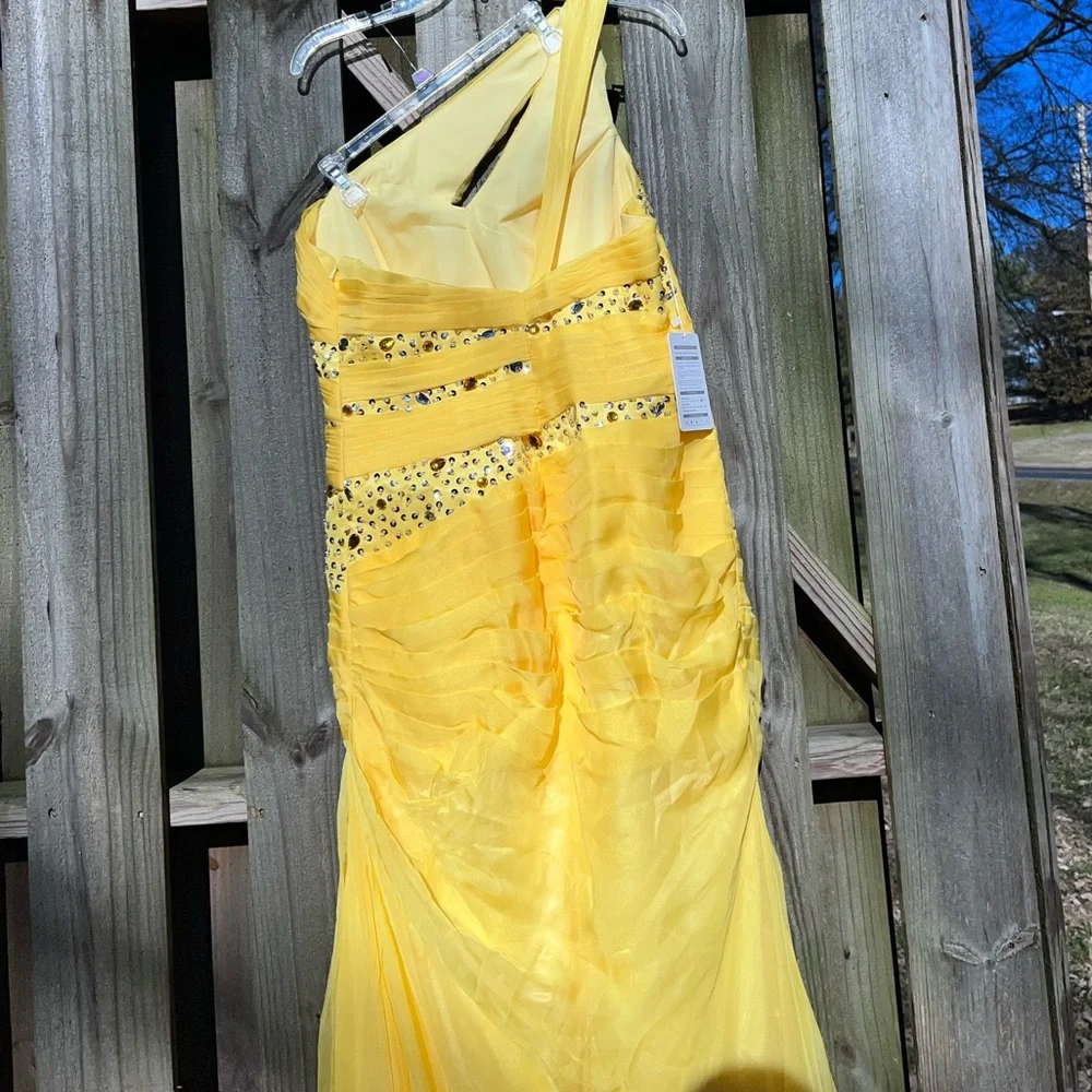Judy Bridal one shoulder yellow gown. - Picture 10 of 13
